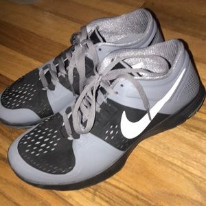 ! Men’s Nike Fitsole lifting/ gym shoes